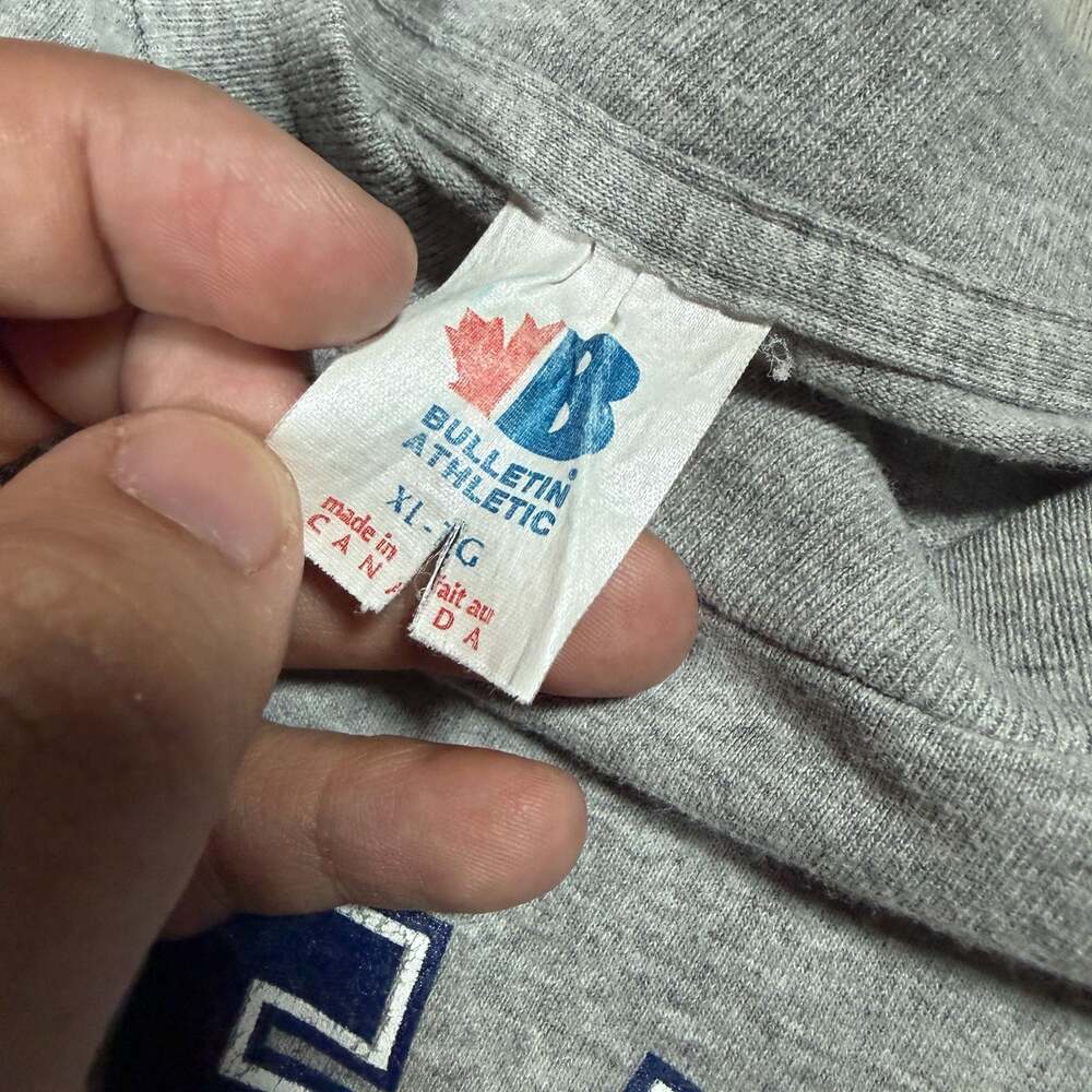 Vintage 90s Bulletin Athletic Toronto Maple Leafs Graphic T-Shirt Made in Canada - Picture 3 of 8